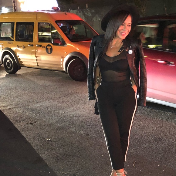 Meet your Posher, Nikki - Picture 1 of 1